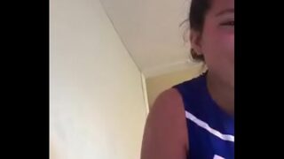 colegiala tetona transmientiendo en vivo y enseñando sus melones