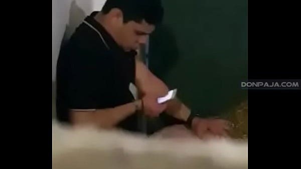 cogen borrachos y no se dan cuenta que los estan grabando