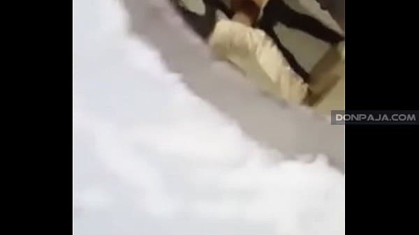 graban a parejita de novios cogiendo