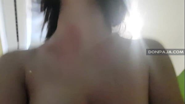 mira como rebota sobre la vrga esta hermosa novia otaku