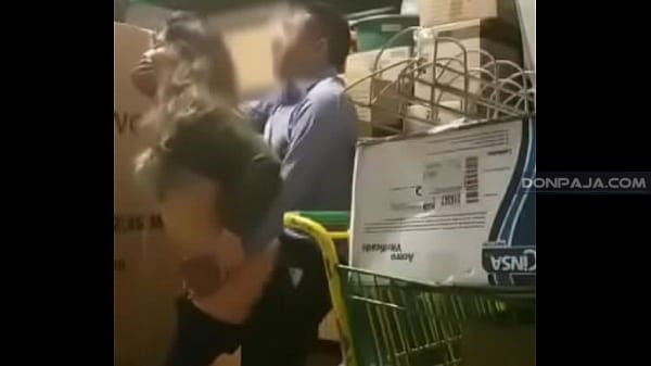 Supervidor de Aurrera es grabado cogiendo a empleada