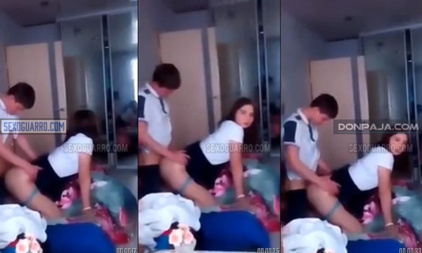 graba a su amigo de la prepa cogiendo a su novia en su habitacion