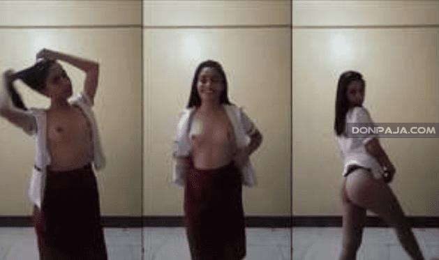 Colegiala del CETIS de Puebla se quita toda la ropa y la graba su amiga