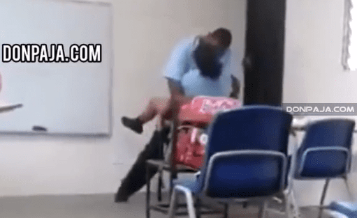 graban a parejita de novios de prepa cogiendo dentro del salon de clases