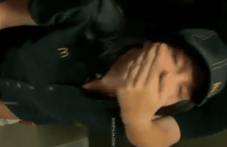 trabajadores de Mcdonals se graban cogiendo en el baño