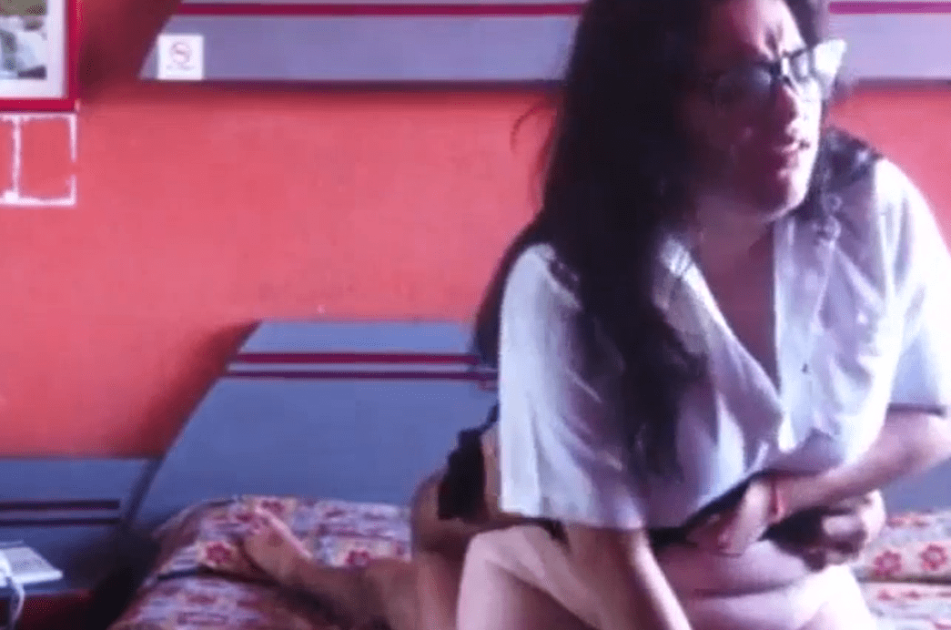 colegiala gordibuena disfruta tanto que el novio se la coja