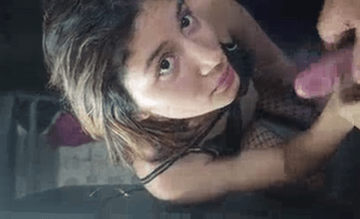 mira la carita de putita que pone la jovencita cuando se la chupa al novio