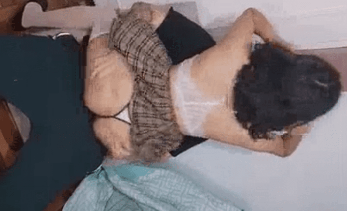 morrita colegiala me cumple fantasia de ponerse una tanga y coger con el novio