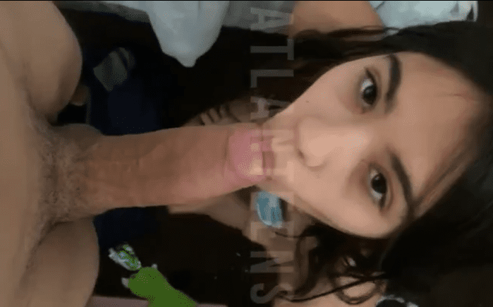 jovencita venezolana le encanta mamar polla