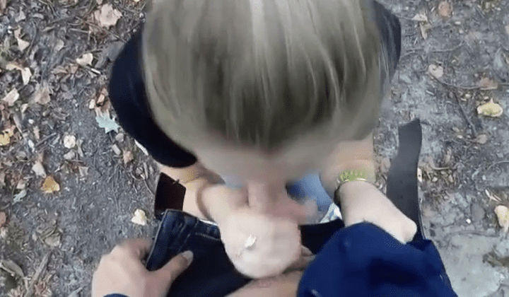 chavita de la prepa se la chupa al novio en medio del monte