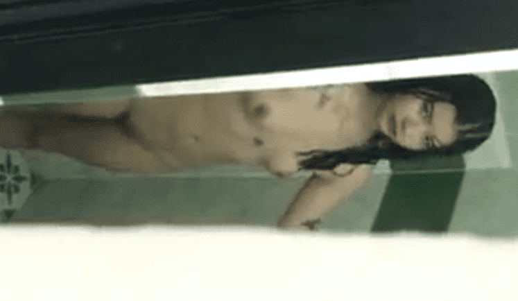 la morrita se da cuenta que su primo la esta grabando y miren que paso WOW