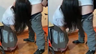 colegiala mexicana se la chupa a uno de sus compañeros en el salon y la graban sus amigas