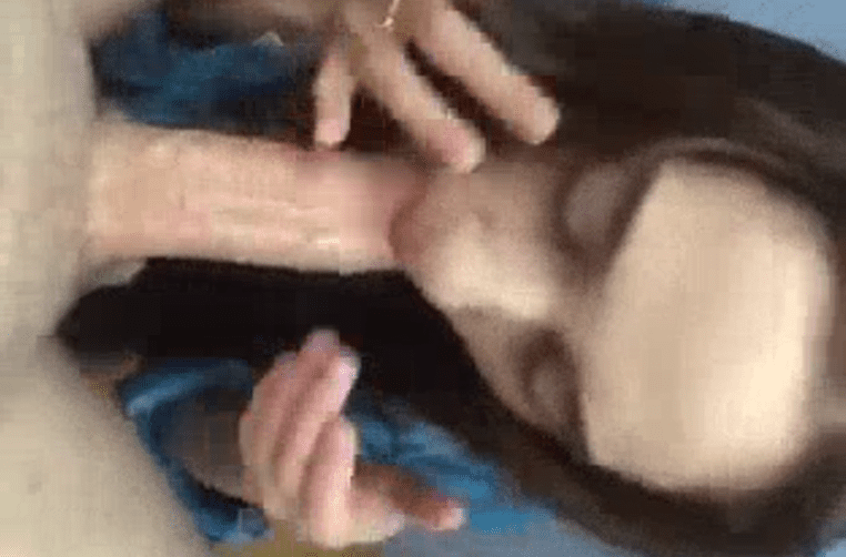 WOW tienes que ver como la jovencita jariosa se mete toda esa pinga a la boca