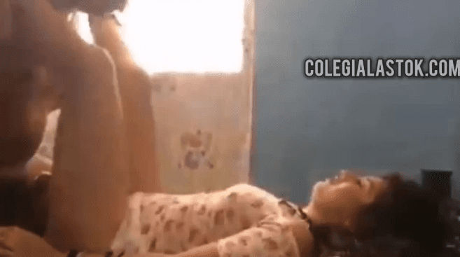 jovencita le dice al novio que la coja despacio por que le duele