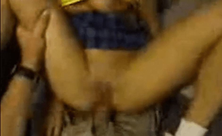 se la mete en el culo a la morrita colegiala y no aguanta y se pone a llorar