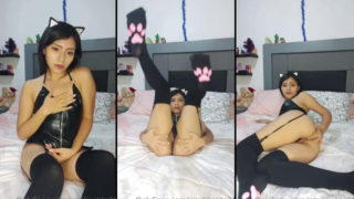 deliciosa gatita putita y muy jariosa enseñando su tremenda tanga