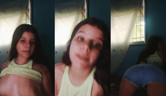 la jovencita se saca las tetas para impresionar a sus compañeros de la prepa