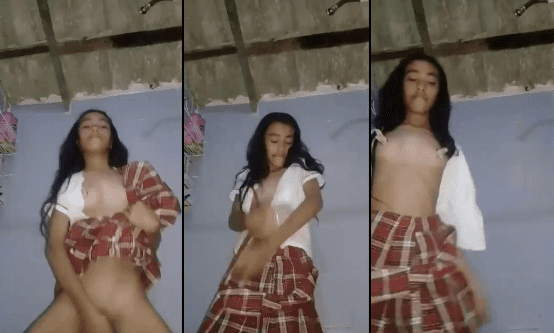 morrita colegiala cachonda enseñando las tetas a sus compañeros del colegio