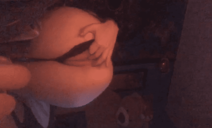 es increible ver que una jovencita colegiala tenga una cola de ese calibre