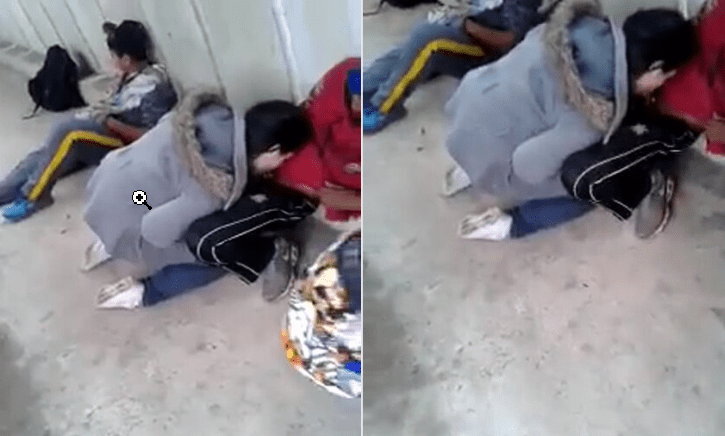 colegiala putona se la chupa a sus compañeros en los cambiadores