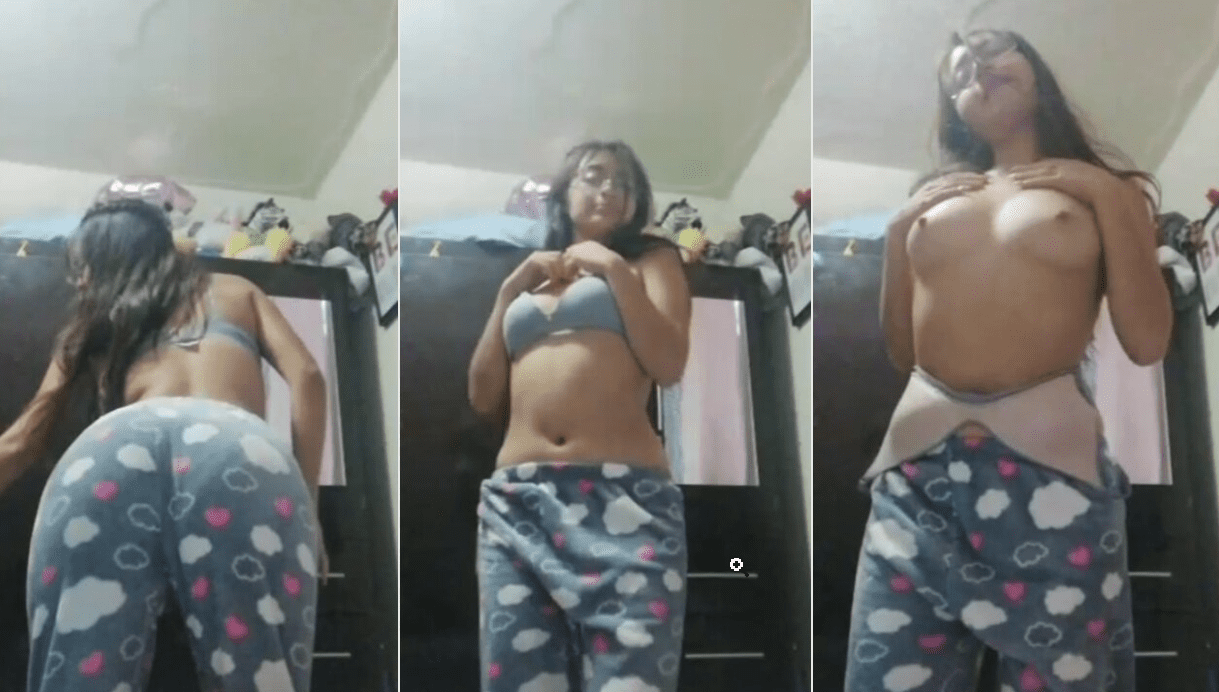 tienes que ver el rico culote que tiene esta colegiala mexicana cuando se quita toda la ropa