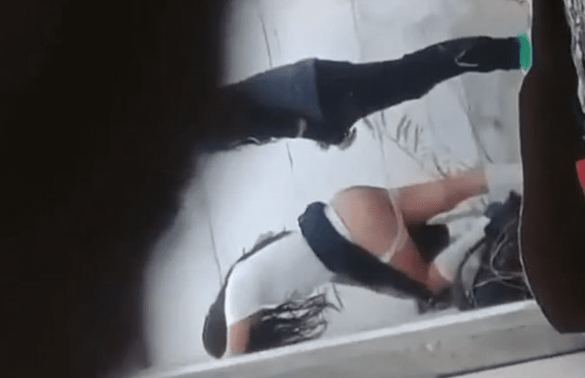 no se le para al novio pendejo y la morrita colegiala se enoja xD