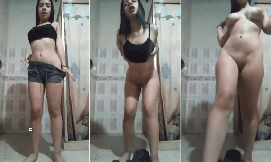 colegiala calenturienta se va quitando la ropa hasta quedar completamente desnuda