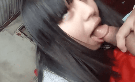 colegiala mexicana es convencida por uno de sus compañeros para que se la chupe