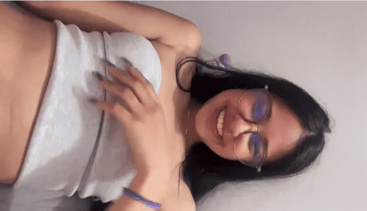 quieren que les enseñe una teta? les pregunta la morrita colegiala a sus amigos