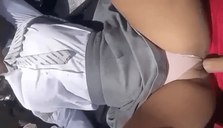 colegiala de prepa le hacen el calzon de lado para metersela en medio de las hierbas