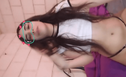 una increible jovencita con un cuerpo delicios luciendo un hilo para el novio
