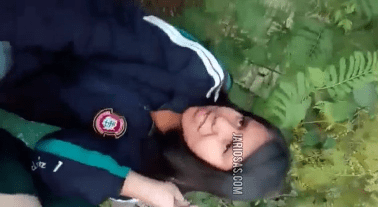 colegiala mexicana le encanta calentar a sus compañeros en el recreo