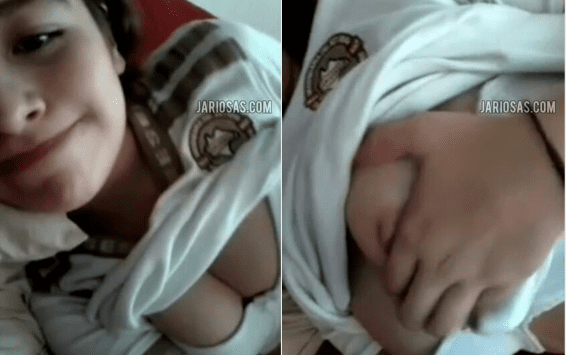 quieren que les enseñe las tetas? les pregunta la colegiala a sus compañeros