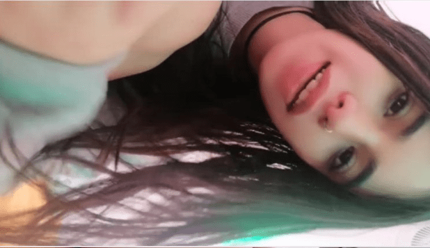 increible jovencita colegiala que se desnuda completa y enseña todo