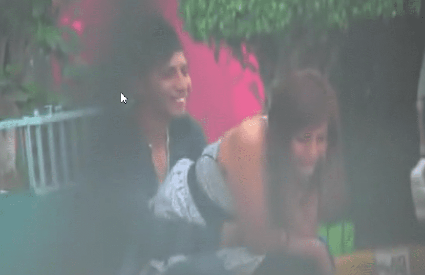 graban a parejita de novios adolescentes cogiendo en el parque a plena luz del dia