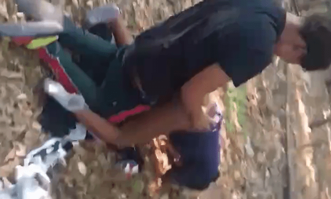 la jovencita colegiala se deja coger en medio del monte y uno de sus compañeros los graba