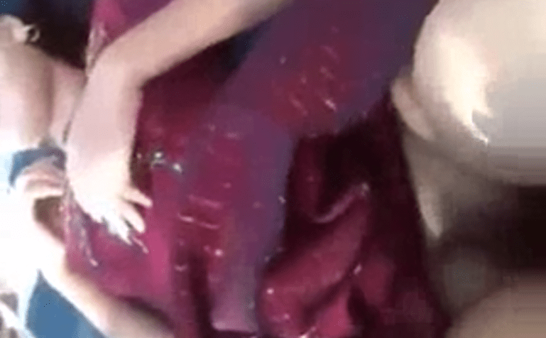 chibola peruana acepta ir a un terreno valdio a coger y el novio le graba todo