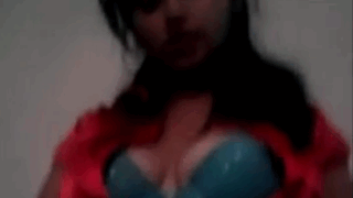 es increible ver que una colegiala de su edad tenga esas tremendas tetas