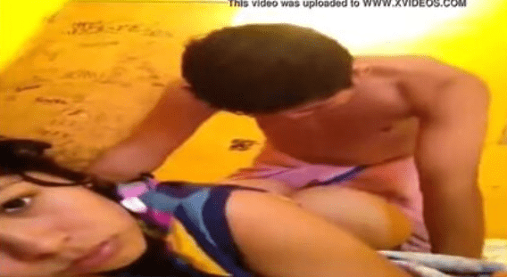 jovencita mexicana se graba cogiendo con el novio en su habitacion