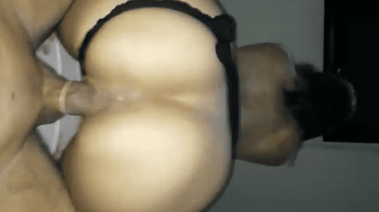 Carol de Queretaro rebotando sus nalgotas en la pinga del amigo