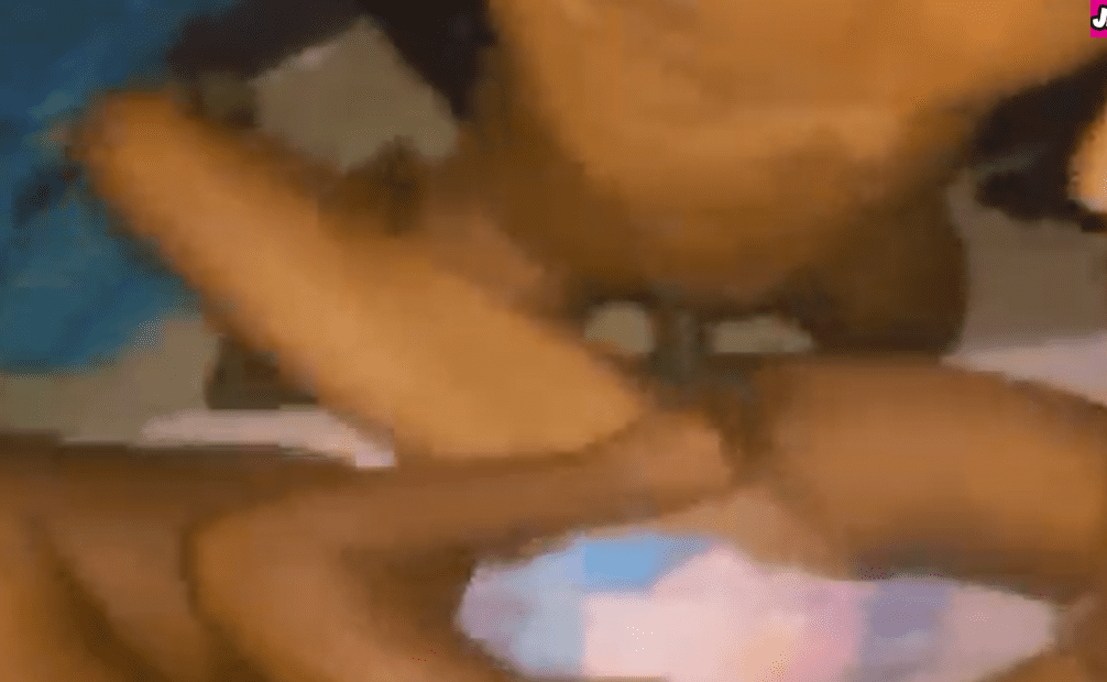 par de amigas borrachas cogiendo con uno de sus amigos