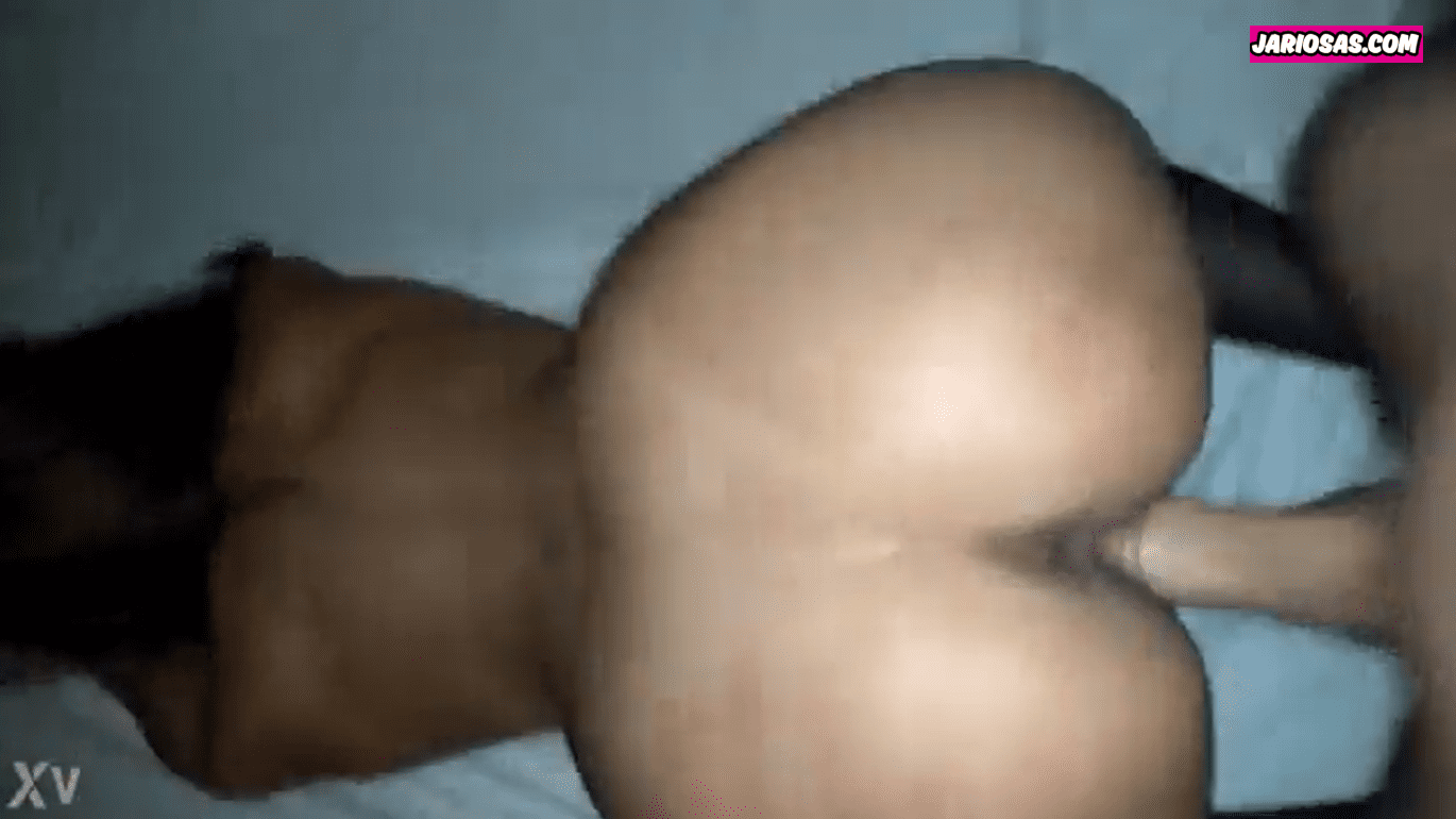 jovencita culona se pone en cuatro patas para que se la cojan