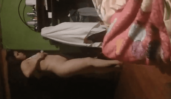 grabe a mi prima sin calzones mientras se cambiaba