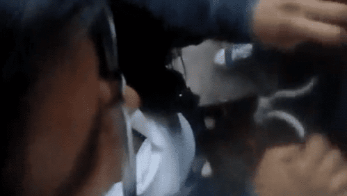 la colegiala se la chupa atras de los salones a su compañero