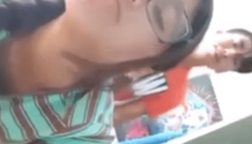 la morrita se pone de perrito y acepta que la graben cogiendo