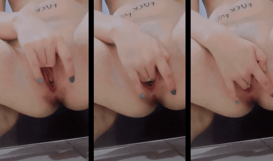 metiéndose los dedos en la panochita apretada