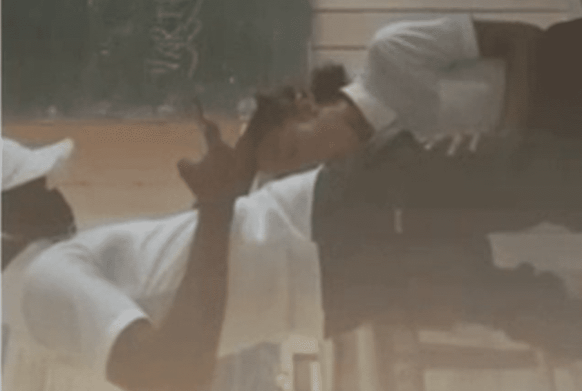 maestro de prepa es grabado cuando se la chupa la colegiala en el salon