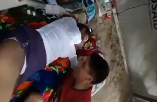 se graban cogiendo en casa abandonada