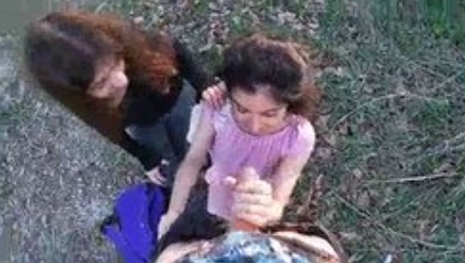 le dice a su hermanita que se la chupe a su amigo