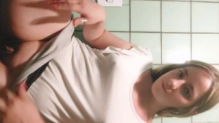 Novia calenturienta se quita las bragas